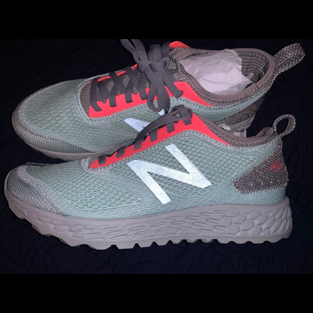 New balance tennis shoes
